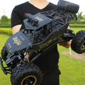 Ferngesteuerter Monstertruck – 4x4 Allrad-RC-Fahrzeug mit Geländereifen